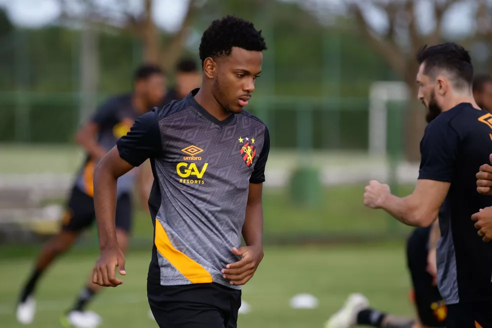 Cruzeiro se reforça com lateral de 18 anos do Sport para a sequência da Série B