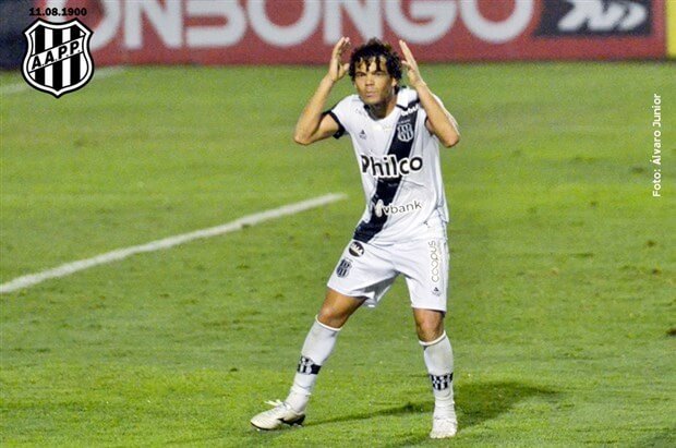 Meia da Ponte Preta sente desconforto muscular e preocupa comissão técnica