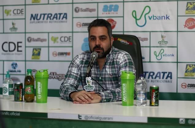 Presidente do Guarani defende Carpini, mas avisa: “Futebol depende de resultado”