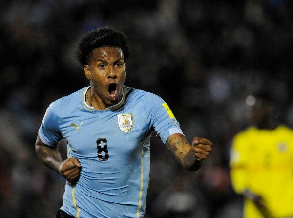 Procurando substituto de Guerrero, Inter se aproxima de atacante da seleção uruguaia