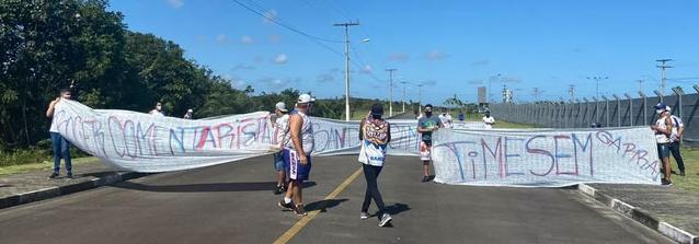 Torcida do Bahia protesta contra Roger Machado e ganha reunião com o presidente