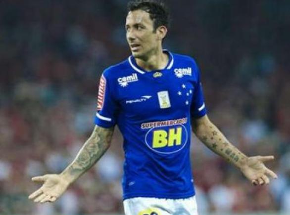 Ariel Cabral chega a 200 jogos no Cruzeiro e se despede com emoção da filha  no Mineirão: Ele merecia, cruzeiro