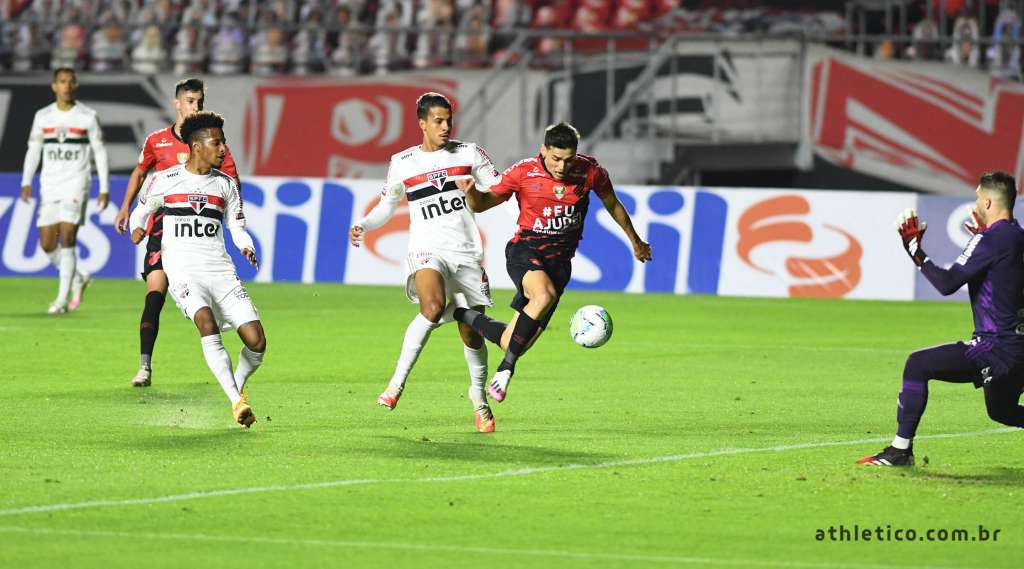 Jogo entre Athletico e São Paulo não passou na TV