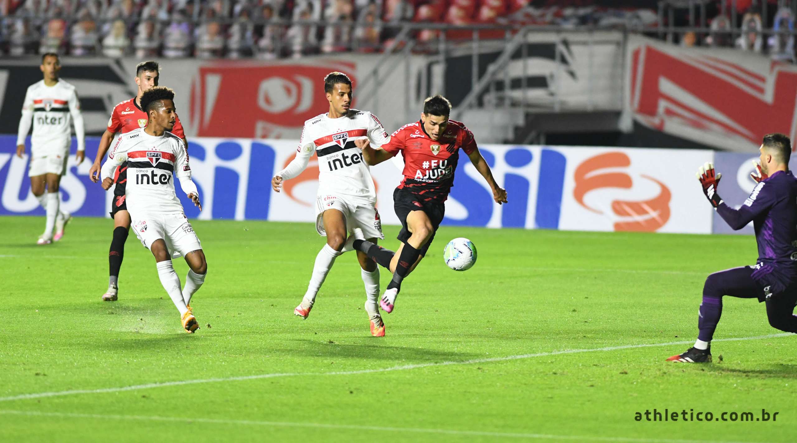 Presidente do Athletico cita ‘represália’ da Globo por jogos sem TV e pede união