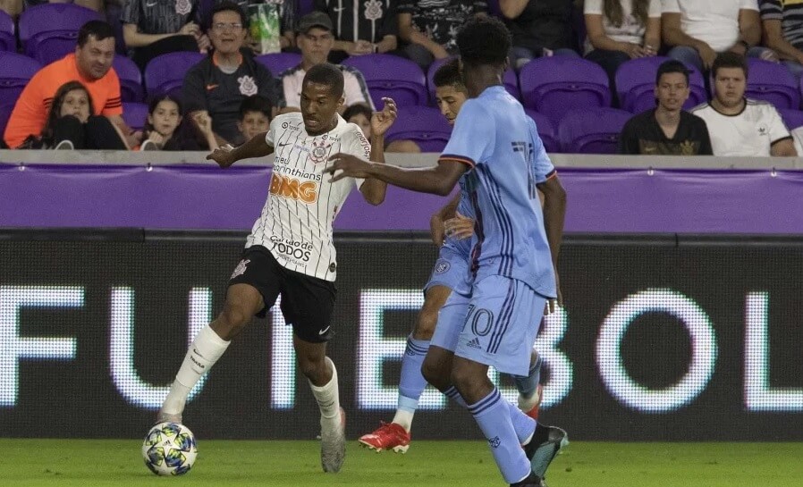 Guarani volta a negociar com meia do Palmeiras e vê Davó distante