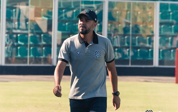 Após queda na Copa do Brasil, Figueirense demite técnico e seus auxiliares