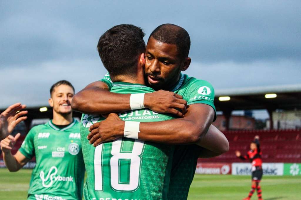 Atrás da recuperação. (Foto: David Oliveira / Guarani)