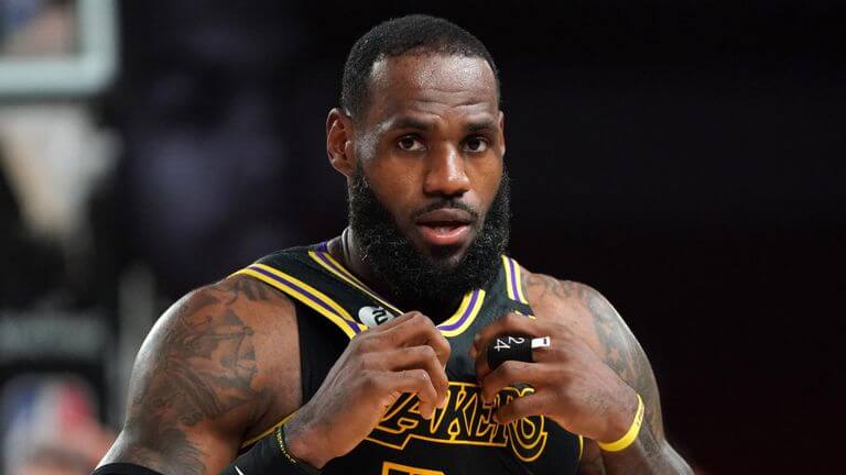 LeBron abre ‘guerra’ contra Trump: ‘Mudança acontece com ação. Dia 3, vote’