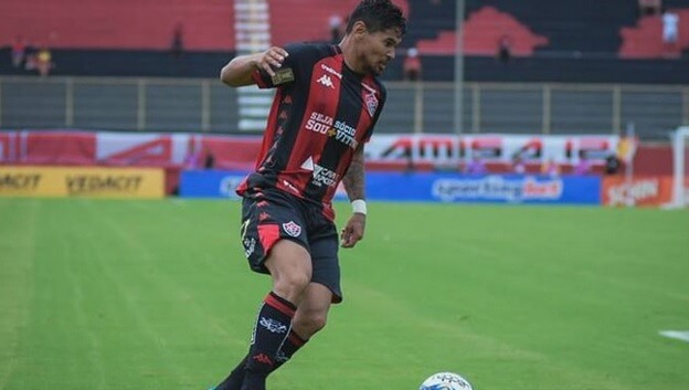 Eliminado na Copa do Brasil, atacante do Vitória entra na mira do Ceará