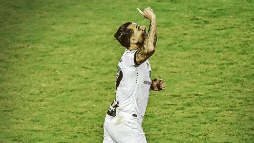 Atacante do Ceará repudia agressões verbais de cartola do Vitória: ‘Ofendeu gratuitamente’