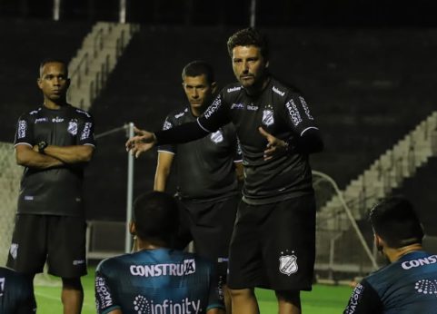 Time da Série B oficializa Elano, ex-Santos, como treinador