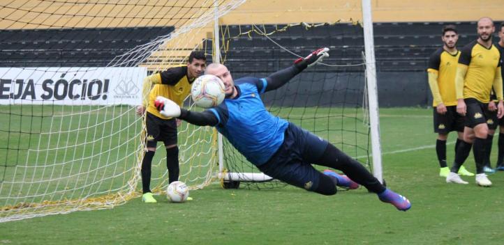 Série C: Goleiro do Criciúma assume responsabilidade de cobrador de pênaltis