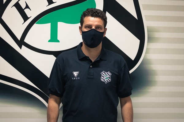 Elano é apresentado em time da Série B: “Podemos conquistar grandes coisas”