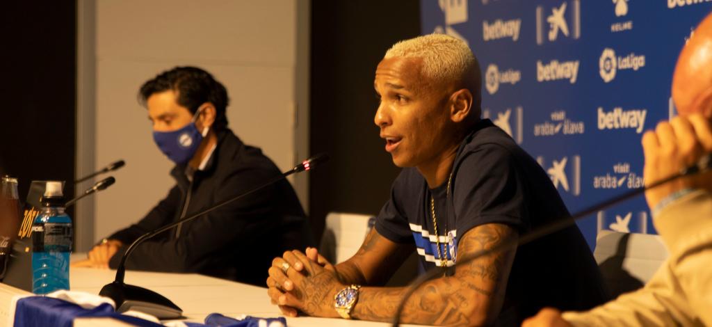 Emprestado pelo Palmeiras, atacante polêmico chega ao Alavés e se diz mais maduro