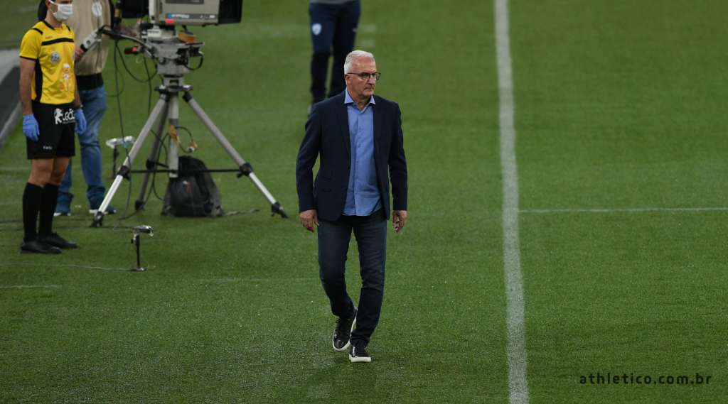 Após quarta derrota seguida, mais um treinador é demitido no Brasileirão