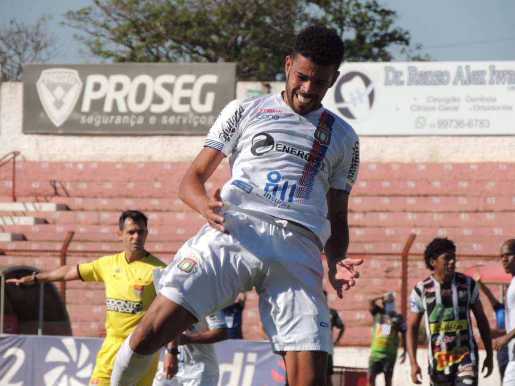 O São Caetano tenta terminar a primeira fase na liderança (Foto: Fabrício Cortinove)