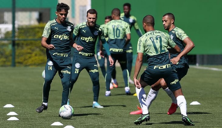 Clube do Oriente Médio faz proposta para tirar meia do Palmeiras