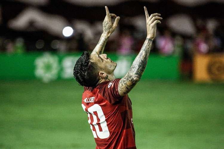 Jean Carlo marcou o primeiro gol do Náutico