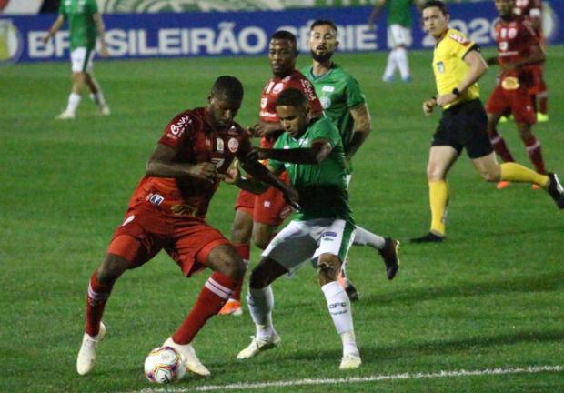 Guarani cansou no segundo tempo e levou a virada