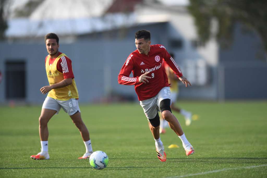 Desfalcado no ataque, Inter visita o Botafogo no Rio para se manter na liderança