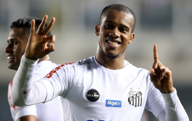 Copete aguarda resolução de impasse do Santos na Fifa para ser usado por Cuca