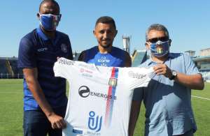 Pensando na Série D, São Caetano apresenta meia que estava em rival do Paulista A2