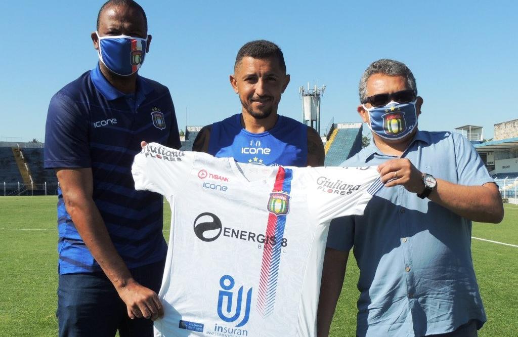 Pensando na Série D, São Caetano apresenta meia que estava em rival do Paulista A2