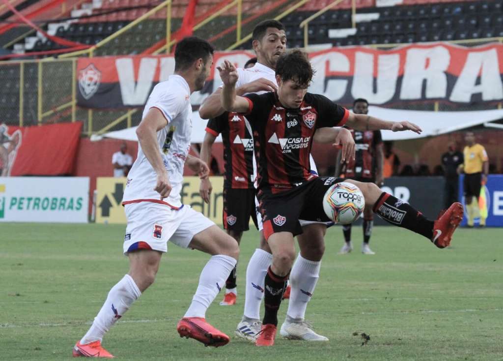 Vitória e Paraná fizeram um jogo equilibrado (Foto: Letícia Martins/Vitória)