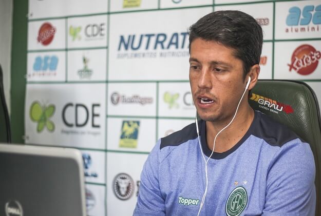 Thiago Carpini deu um pronunciamento forte em sua saída do Guarani (Foto: David Oliveira/Guarani FC)