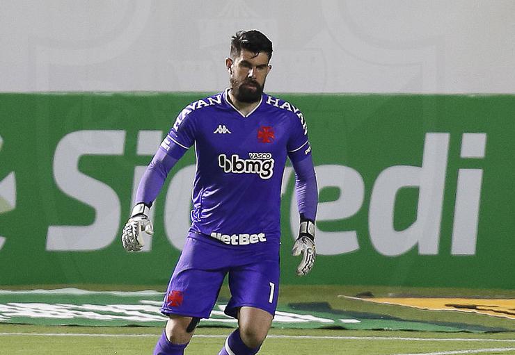 Fernando Miguel lamenta derrota em clássico, mas enxerga ‘saldo positivo’ no Vasco