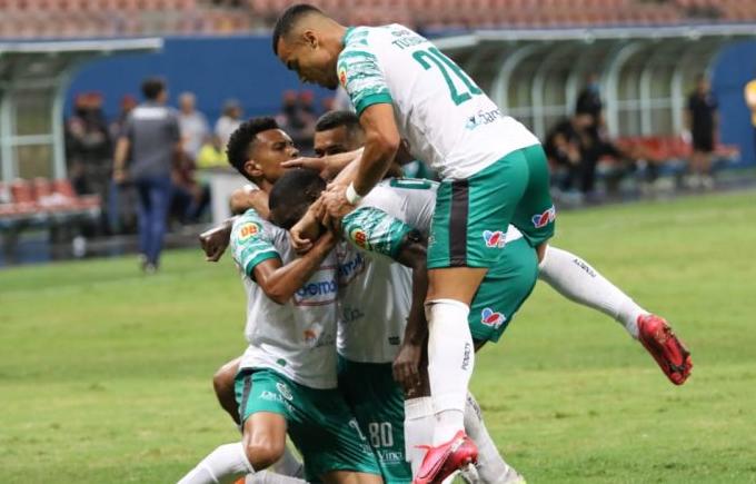 Manaus derrubou Paysandu na Arena Amazônia