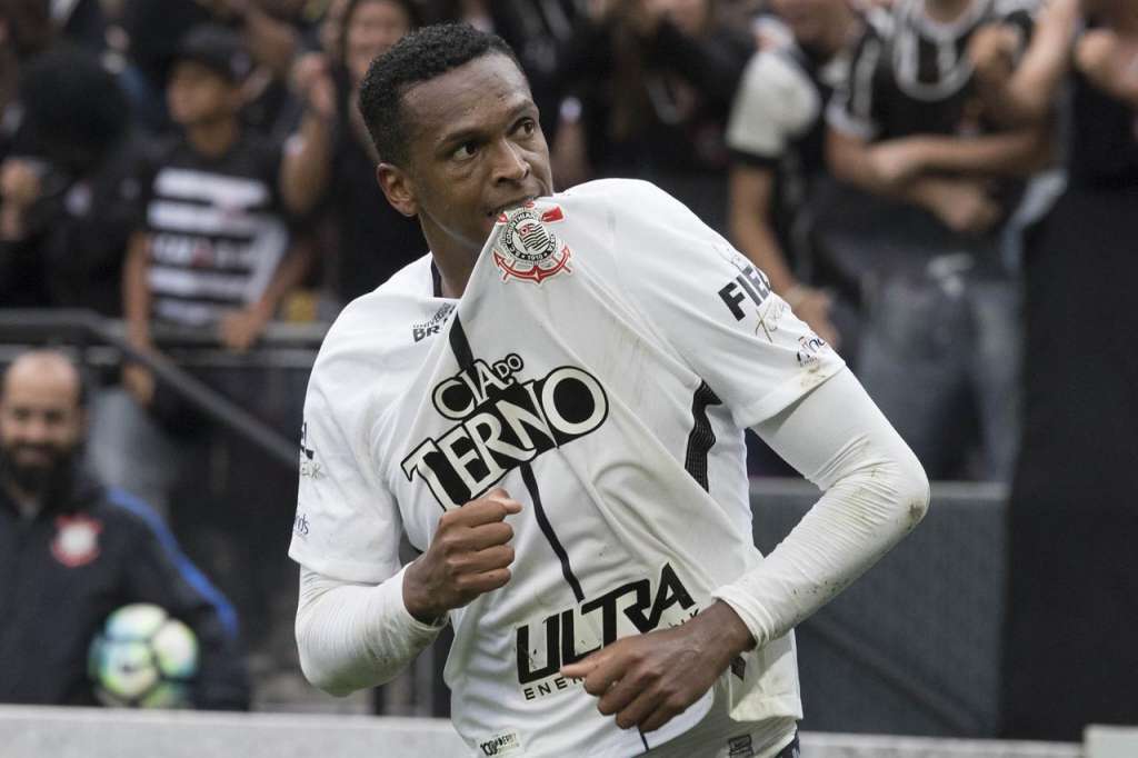 Após revés no clássico, Jô confia em evolução e vê Corinthians no ‘caminho certo’