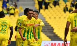 Com gol de Andrei Girotto e dois jogadores a menos, Nantes vence no Francês