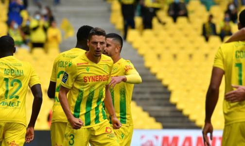 Com gol de Andrei Girotto e dois jogadores a menos, Nantes vence no Francês