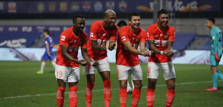 Elkeson e Anderson Talisca marcam em goleada do Guangzhou no Campeonato Chinês