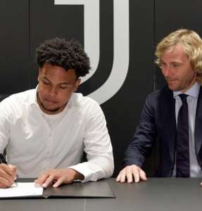 Americano vindo do Schalke 04 é apresentado como 'novo parça' de CR7 na Juventus