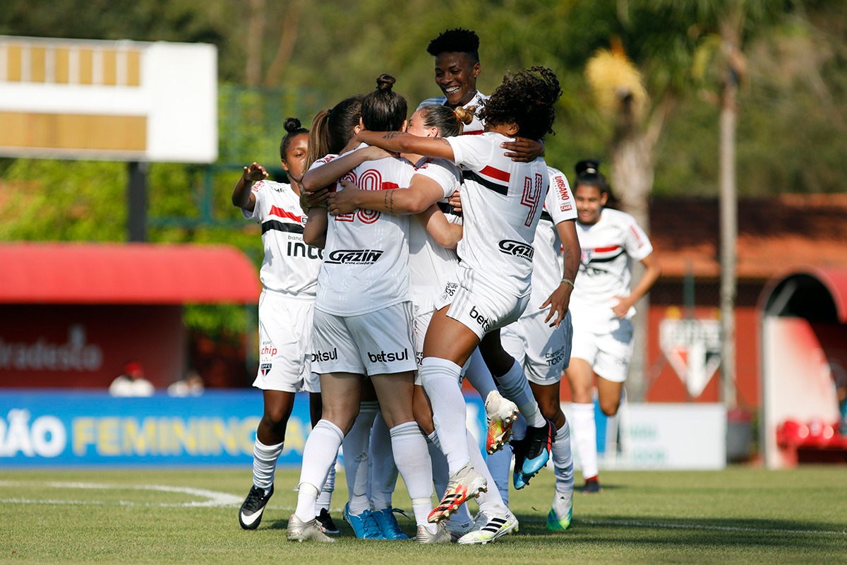 BRASILEIRO FEMININO: São Paulo vence e entra no G8; Líder Santos é derrotado