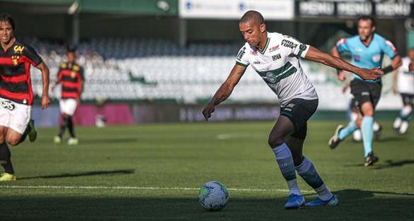 Coritiba teve penalti e fez o gol no final