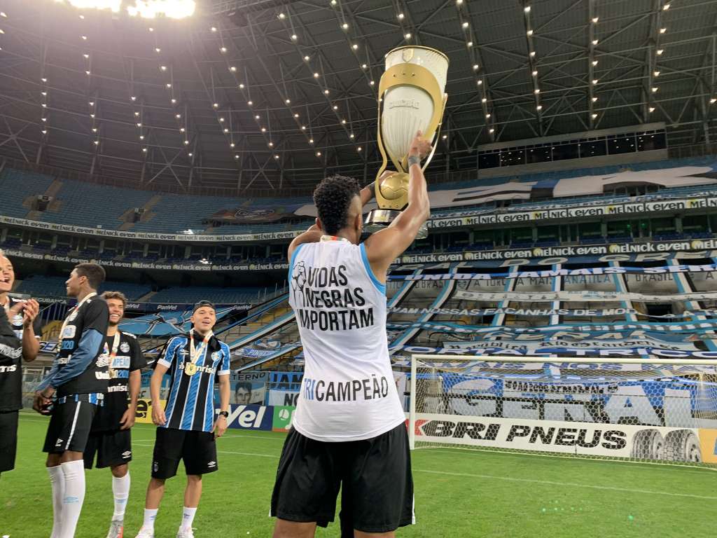 Maicon resume sentimento no Grêmio: 'O importante foi a conquista do título'