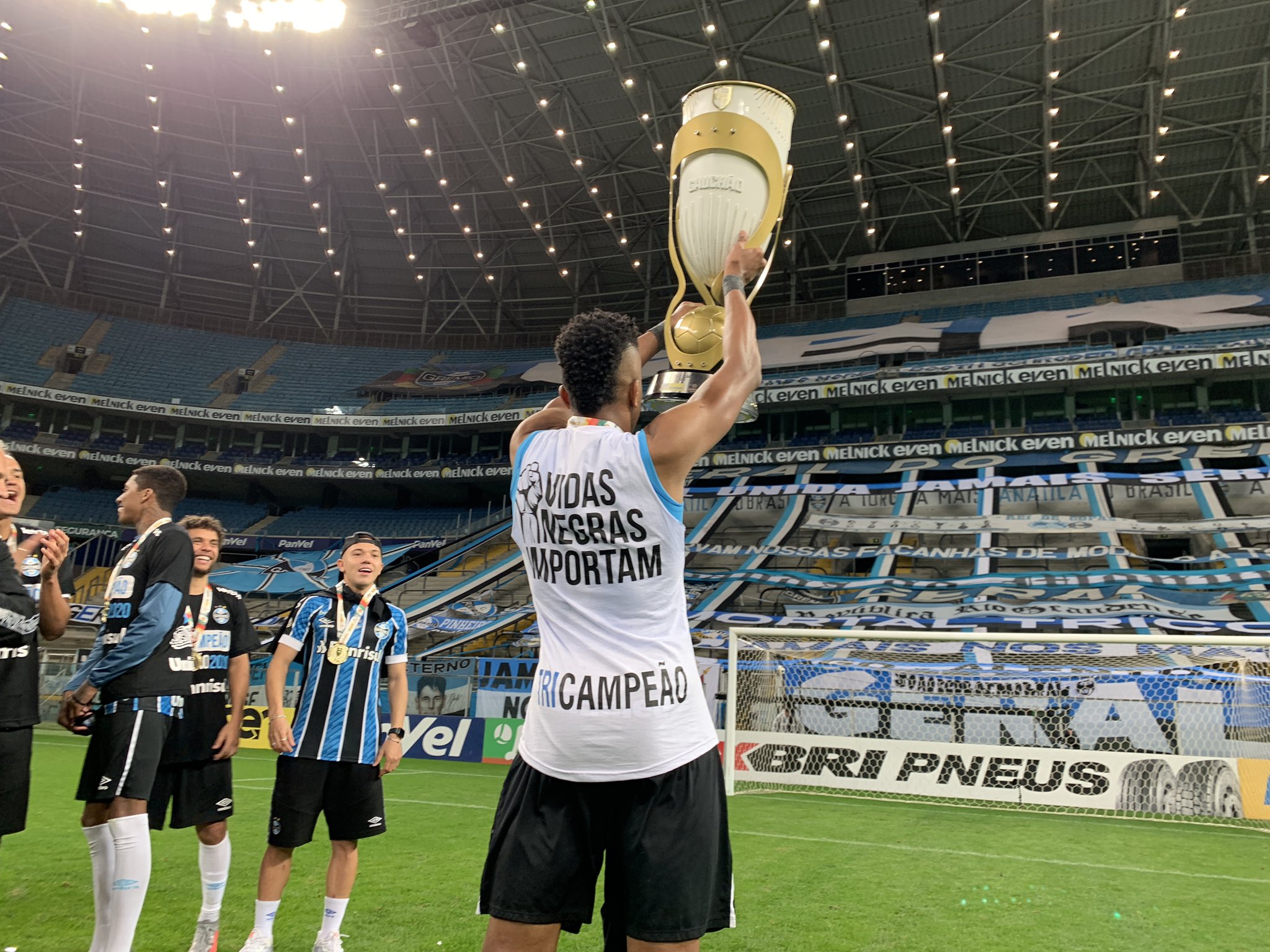 Gaúcho: Maicon resume sentimento no Grêmio: ‘O importante foi a conquista do título’