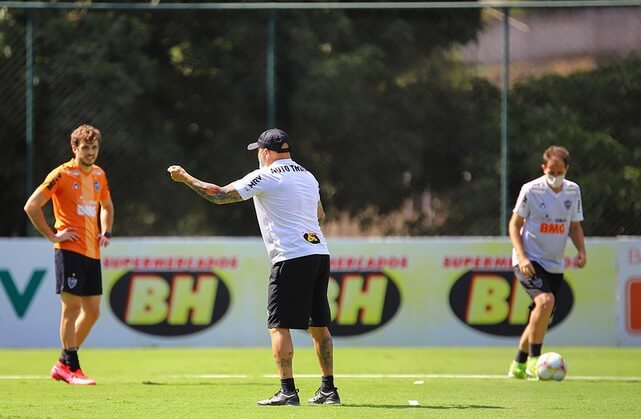 Treinador do Atlético-MG revela “orgulho” pelo primeiro título no Brasil