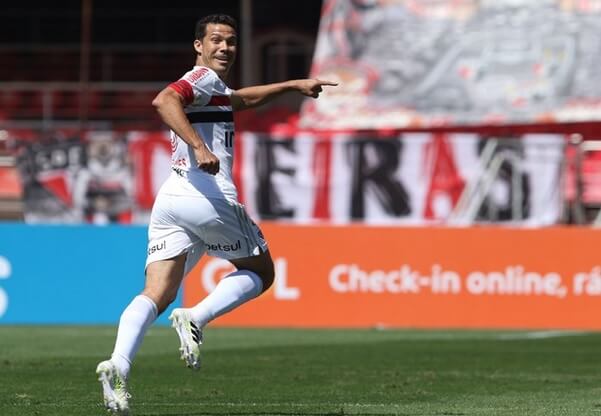 Destaque no clássico, “Profeta” revela que pensou em deixar o São Paulo