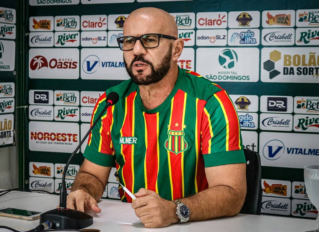 Presidente do Sampaio critica árbitro após derrota para Ponte: ‘Soprador de apito’