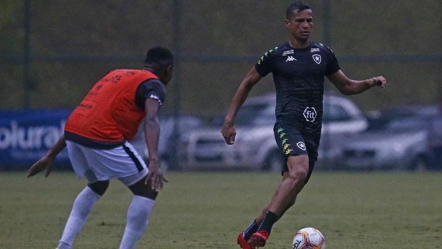 Barca do Botafogo zarpa após nova derrota com Cícero e mais dois