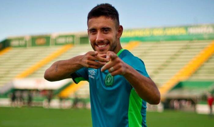 Sobrevivente recusa oferta de arquirrival para seguir na Chape: “Estou feliz aqui”