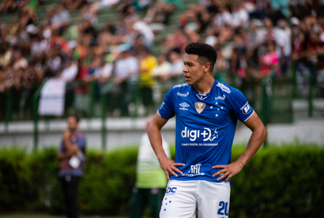 Série B: Cruzeiro sonda atacante do Inter e quer retorno de meia do Athletico