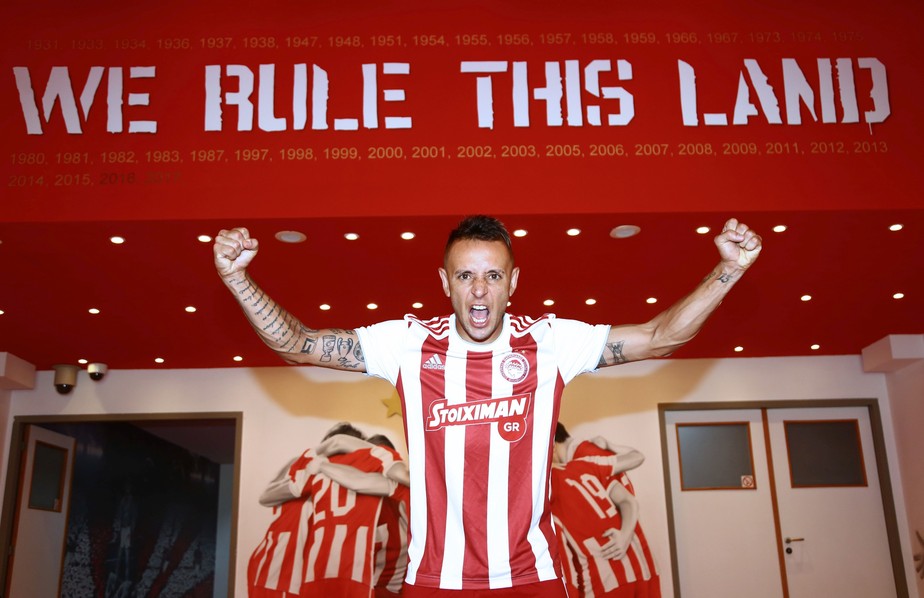 Com Olympiacos, novo time de Rafinha, Uefa sorteia playoffs da Liga dos Campeões