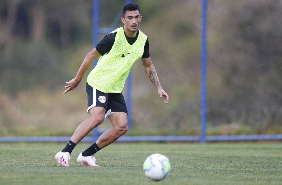 Com técnico interino, ex-volante do Vasco pode estrear no RB Bragantino