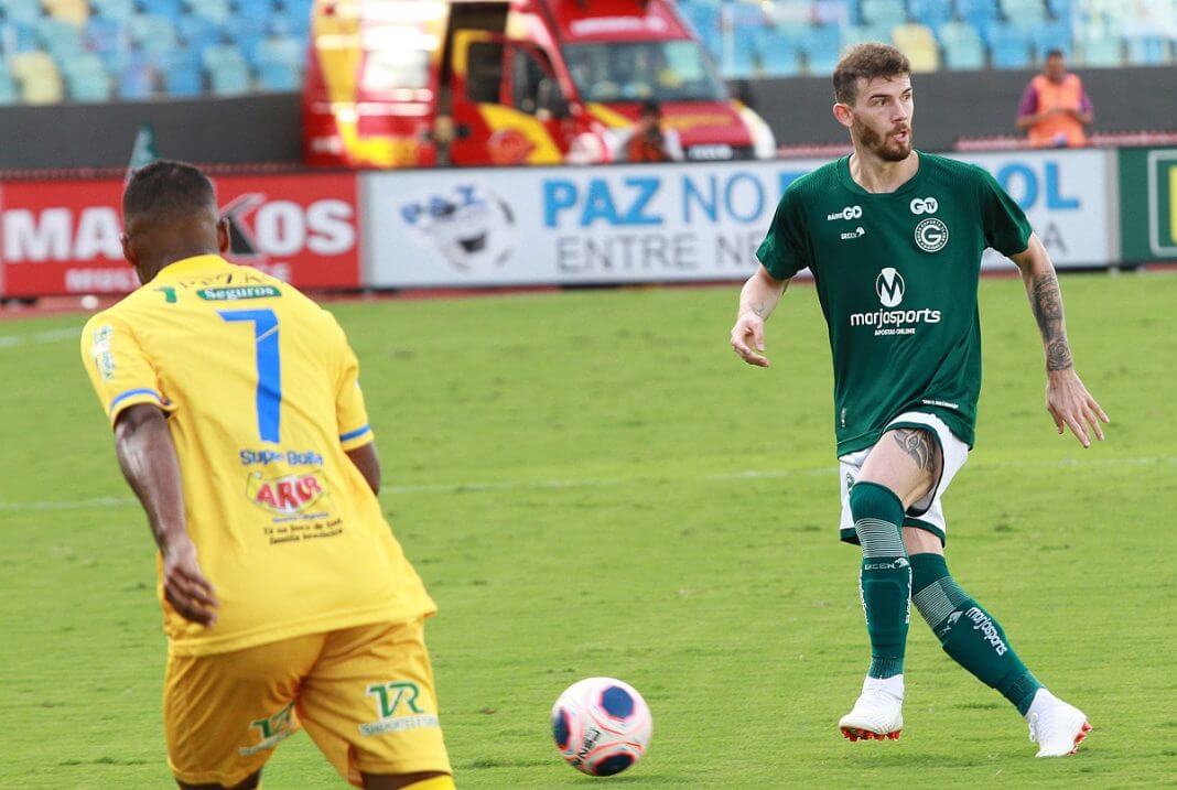Ex-zagueiro do Guarani pede muito e não deve continuar no Goiás