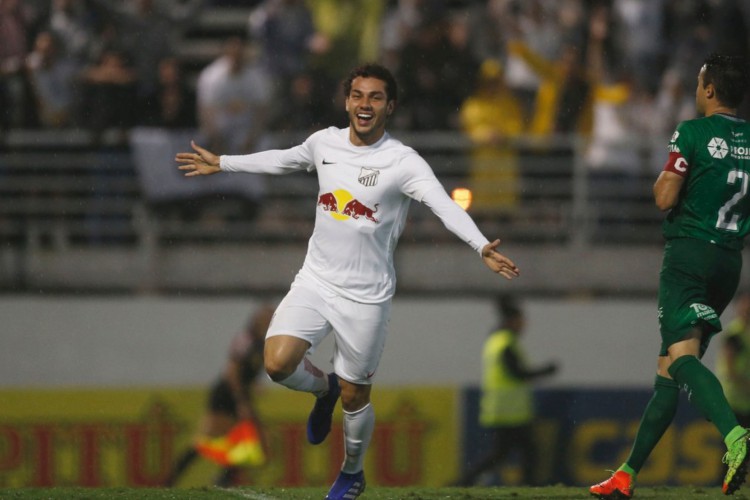 Ceará contrata volante do Red Bull Bragantino e dispensa Quixadá